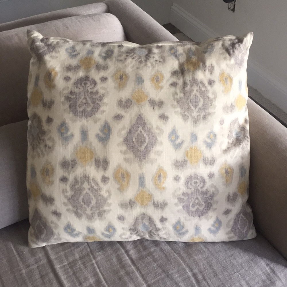 4 ikat pillows